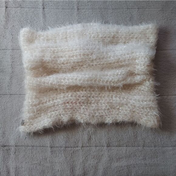 Betsey Johnson Cream Fuzzy Infinity Cowl Scarf with Sequins One Size - Picture 1 of 7